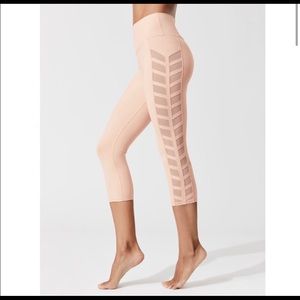 ALO Yoga Chevron Capri Nectar